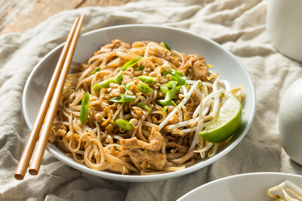 pad thai s hůlkami
