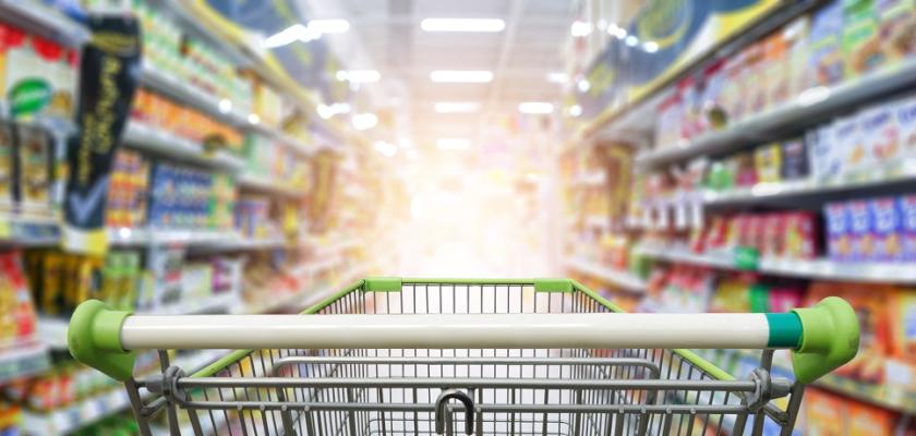 nákupní košík v supermarketu