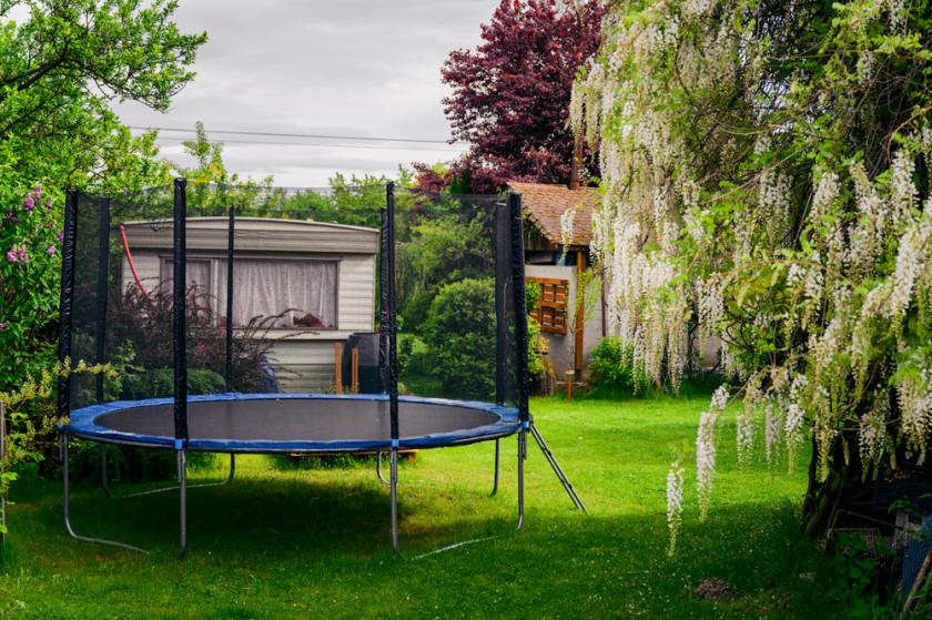demontáž trampolíny