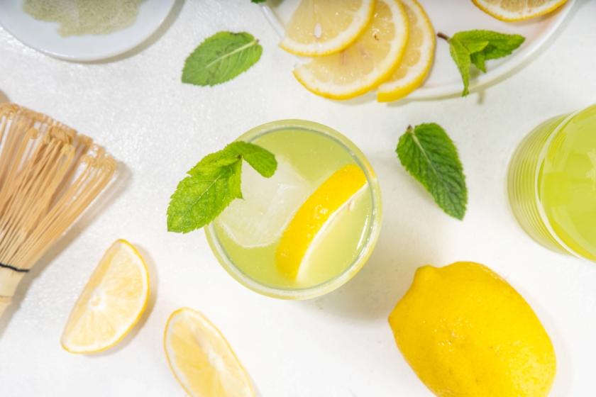 matcha limonáda s citronem